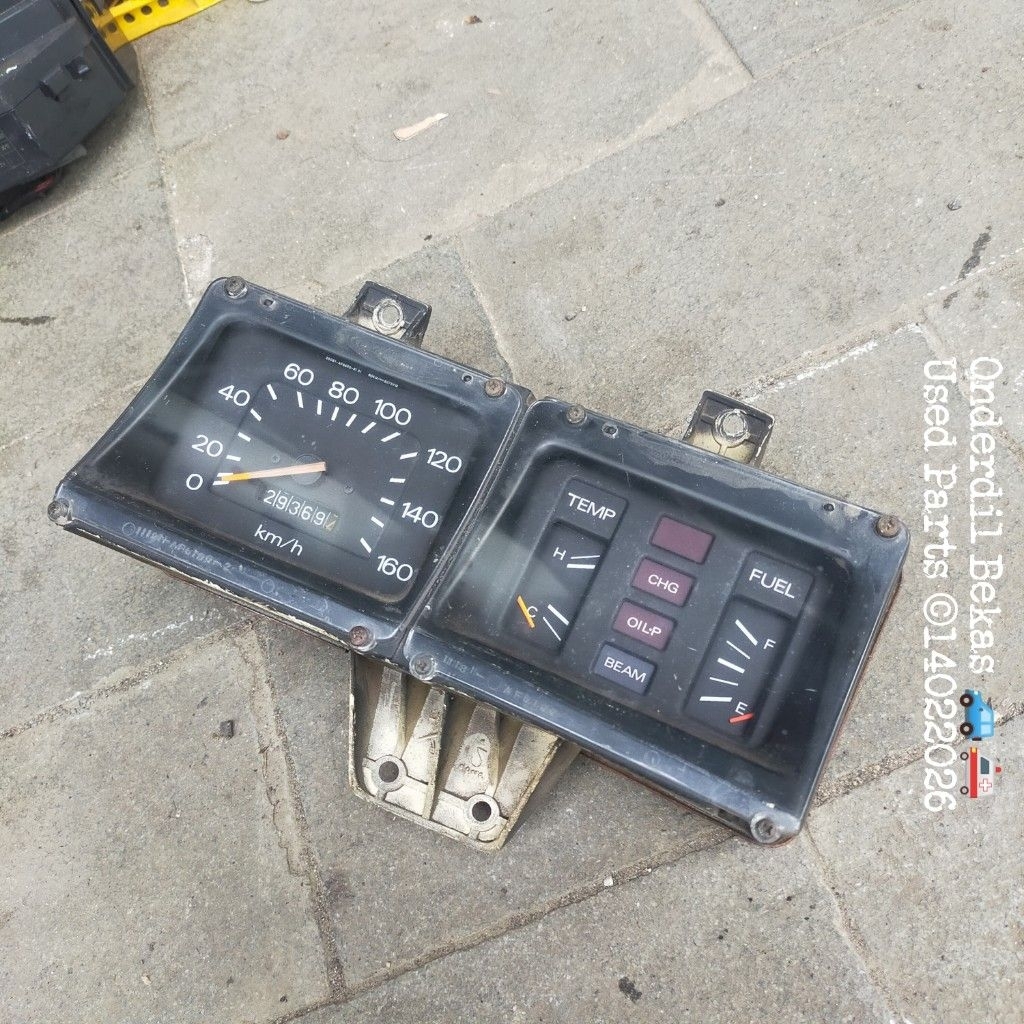 speedometer instrument cluster Datsun 120y