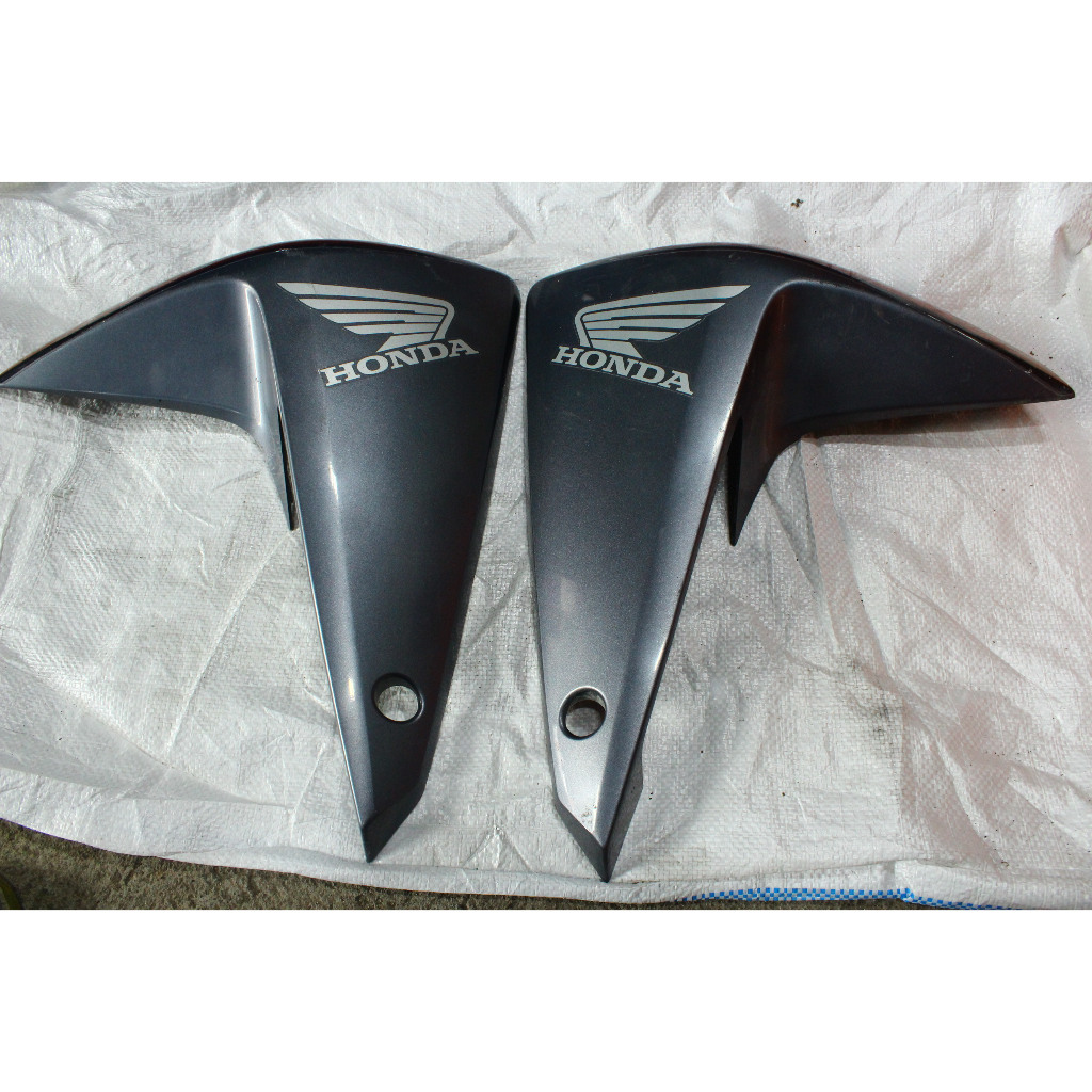 Cover Sayap Tangki Original Honda Megapro Mono Second Layak Pakai Kanan Kiri Tahun 2010-2011