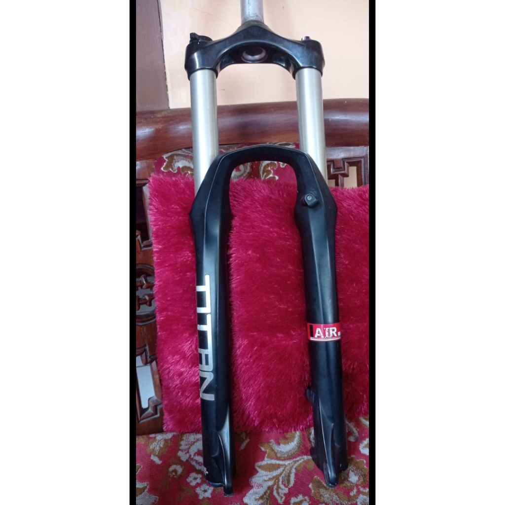 fork rst titan air