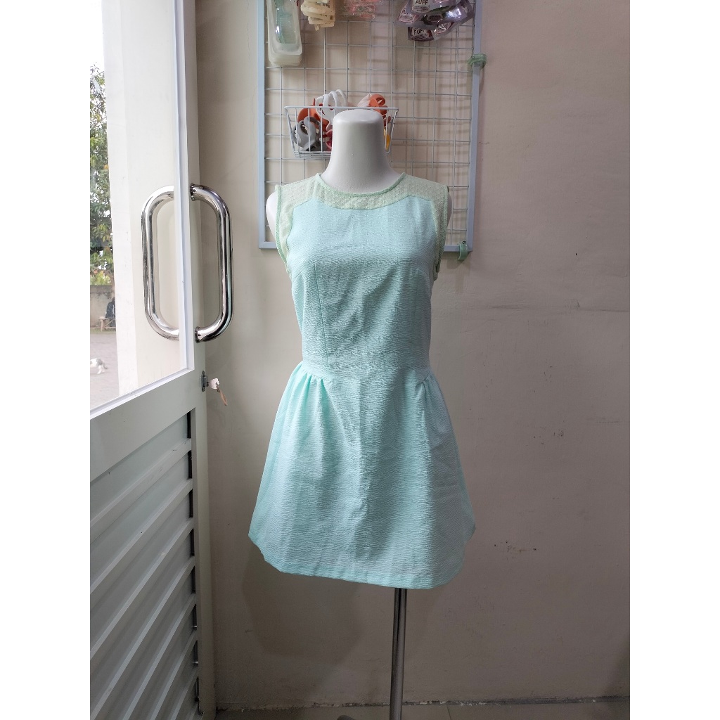 Dress Wanita Hijau Soft Brokat Leher & Lengan | Gaun Selutut Elegan Sleeveless | Shalom Store Suraba