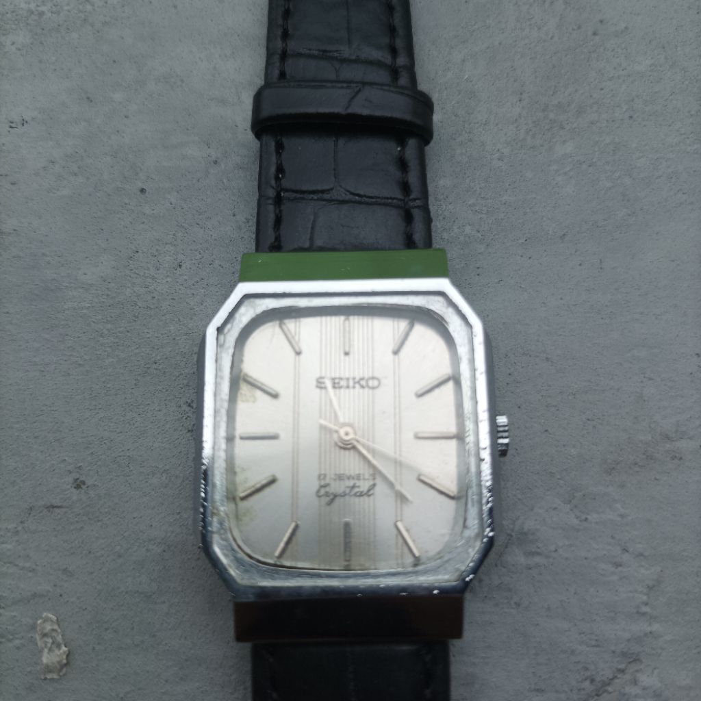 vintage Seiko watch 17 jewels crystal manual winding