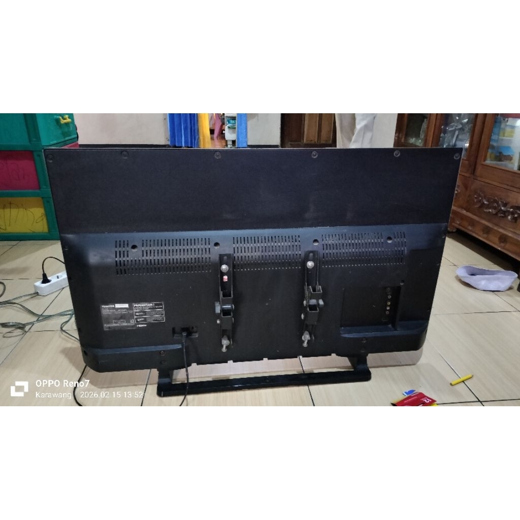 Toshiba 43 inci TV bekas hidup, LCD hitam, + remote original bawaan