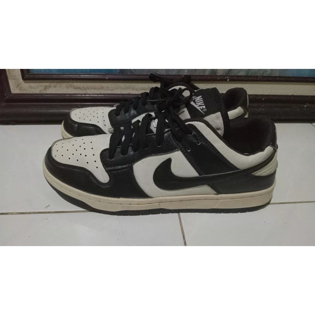 SEPATU NIKE SB DUNK LOW PANDA