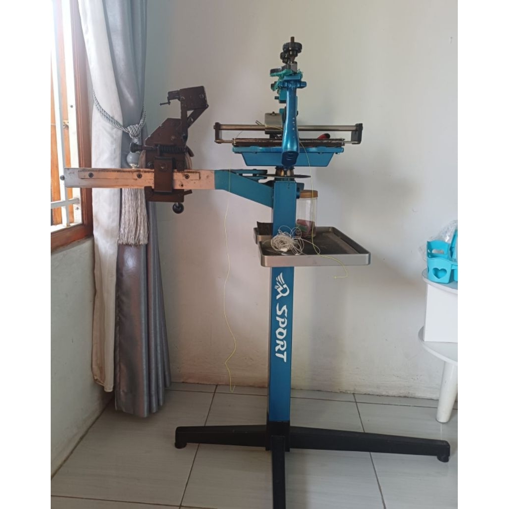 Mesin senar raket manual