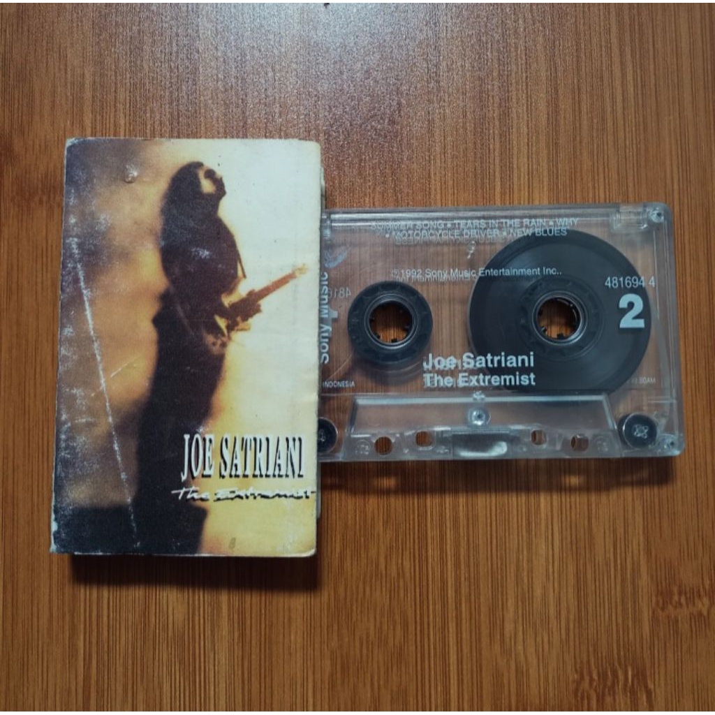 Kaset Joe Satriani - The Extremist