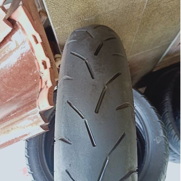 BAN BEKAS YAMAHA AEROX,YAMAHA NMAX,HONDA PCX DEPAN dan BELAKANG TUBELES