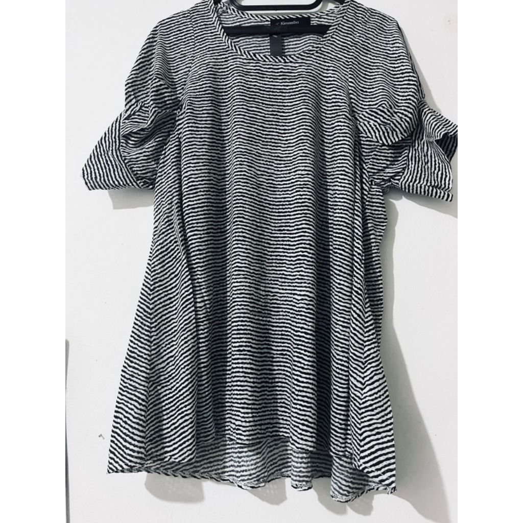 blouse garis hitam putih