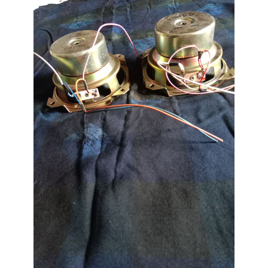 SECOND----Speaker Polytron 4 inch Sepasang,MULUS