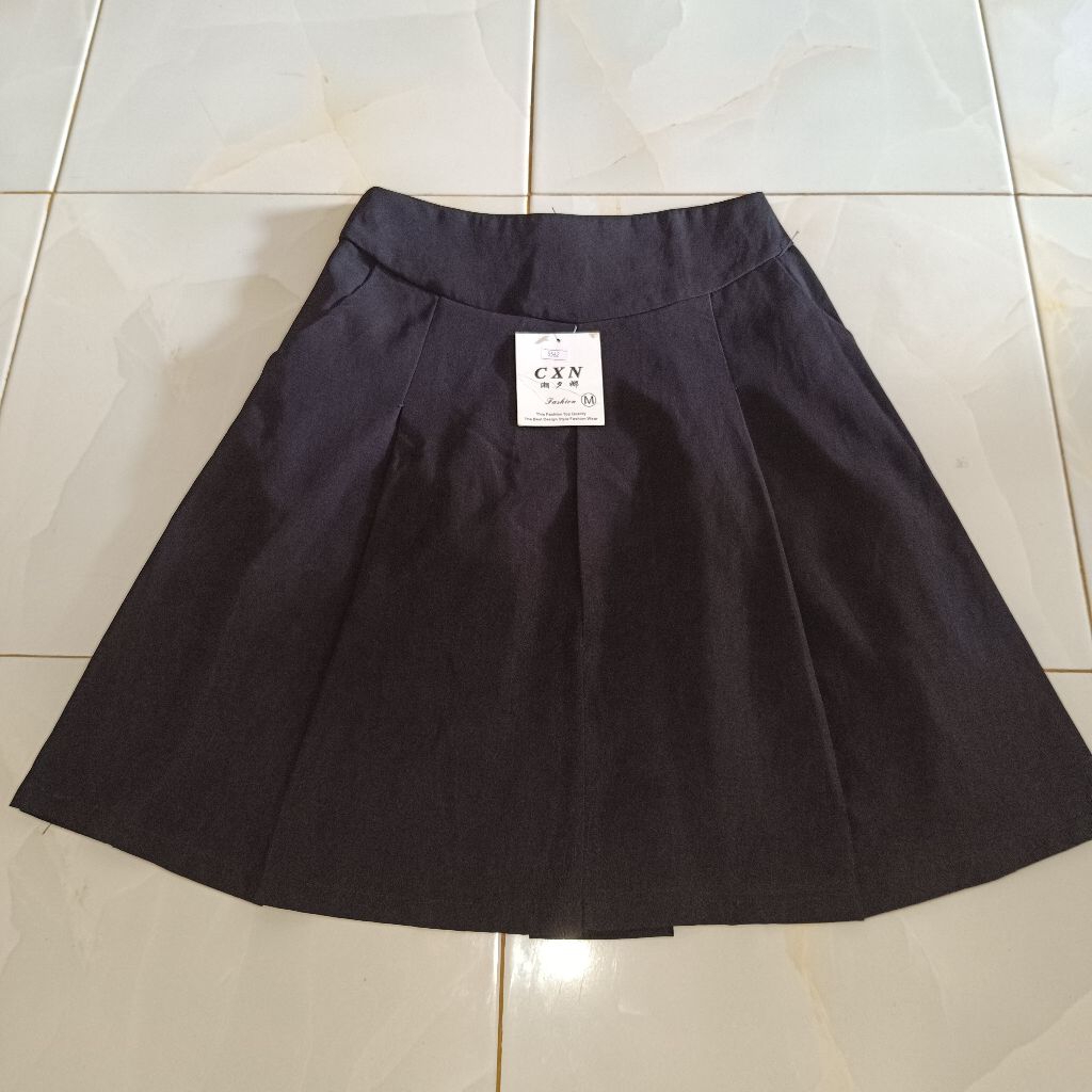 Rok Dasar A-Line Midi CXN Hitam Mekar Uk. M LP 68-70