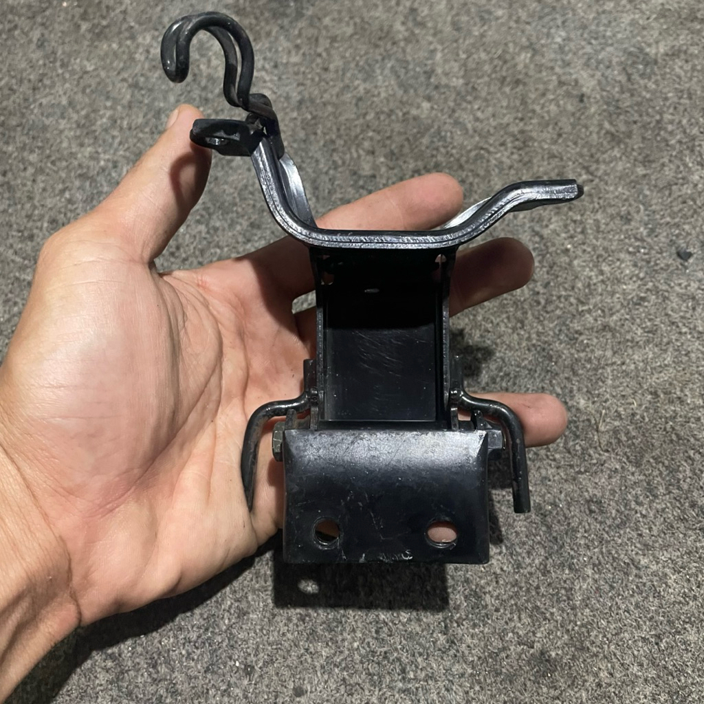 engsel jok dudukan jok honda sonic 150R 150r original