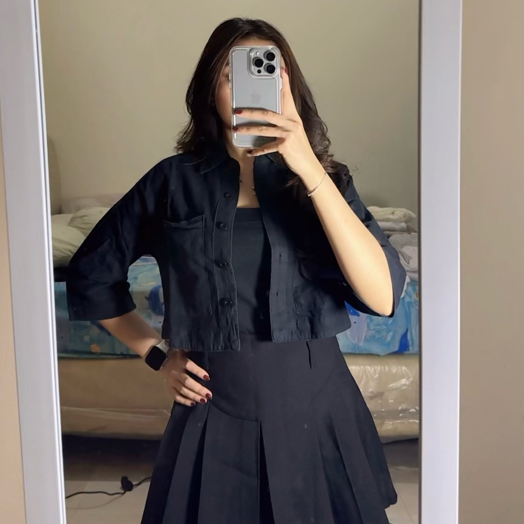 Preloved Black crop outwear / Outer Crop Hitam