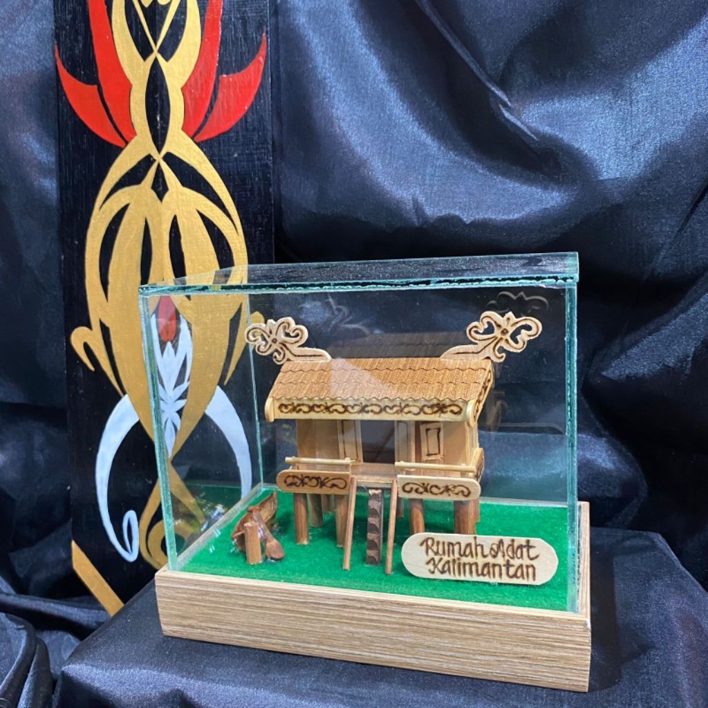 MINIATUR RUMAH ADAT KALIMANTAN - MINIATUR RUMAH ADAT