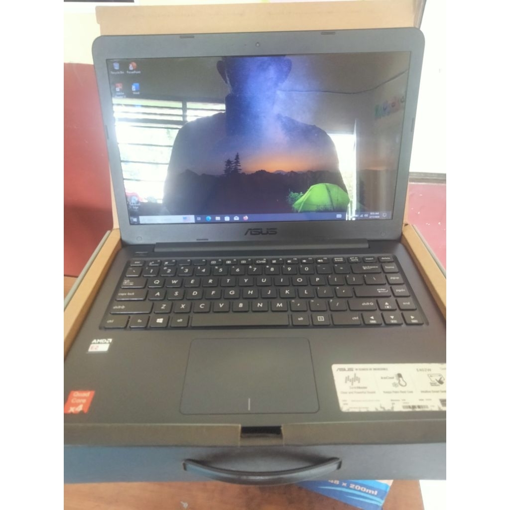 ASUS E402W