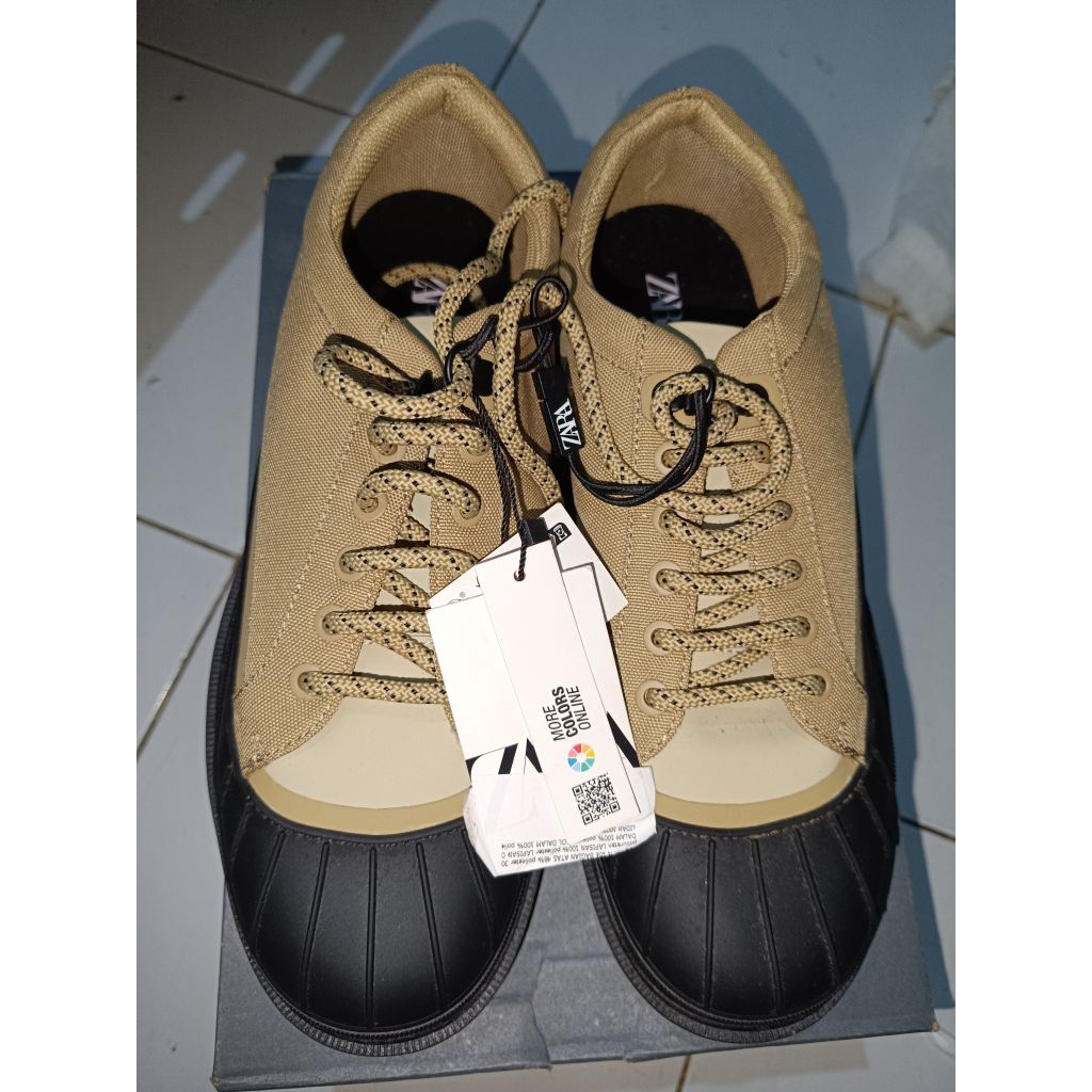 ZARA Rubberized Sport Shoes Men Beige