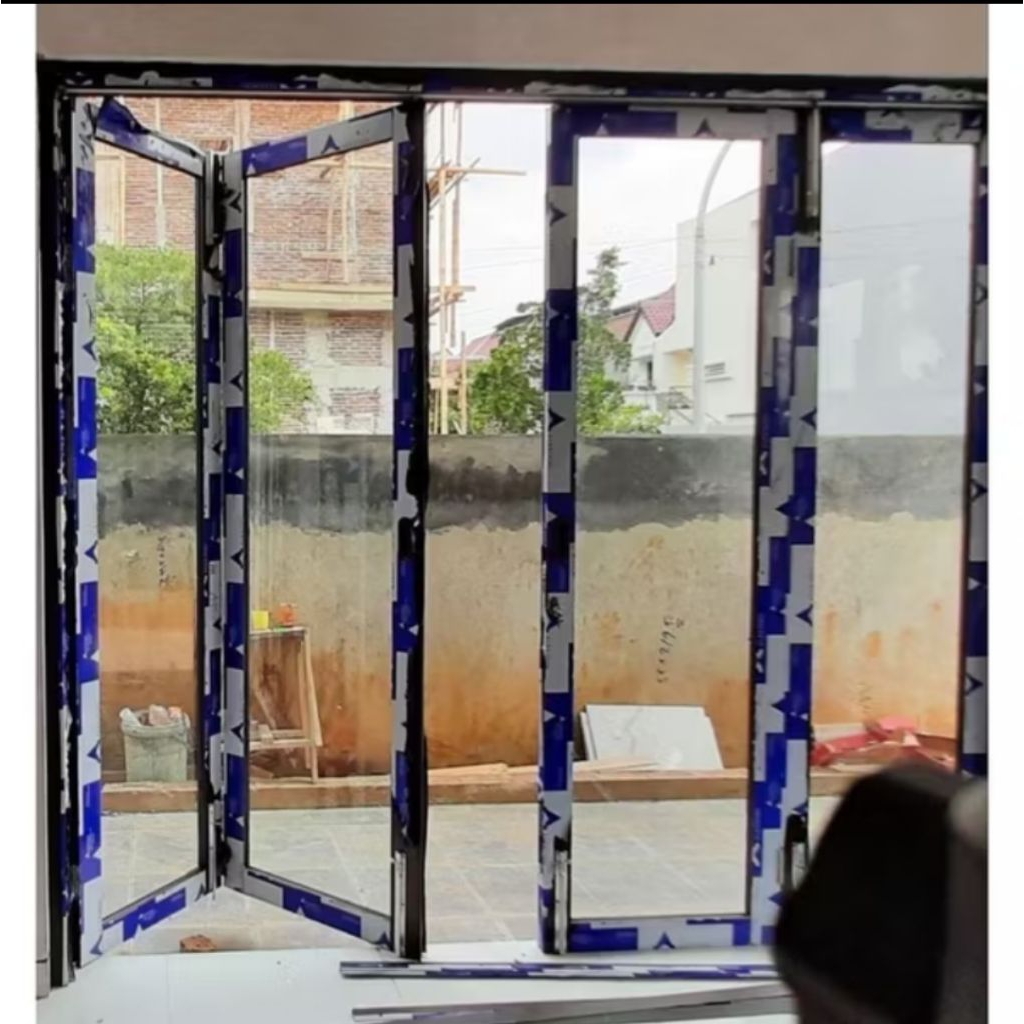 Pintu Lipat Aluminium Dan Kaca 5MM Harga Perdaun. Belum Termasuk Kusen Kualitas Terbaik