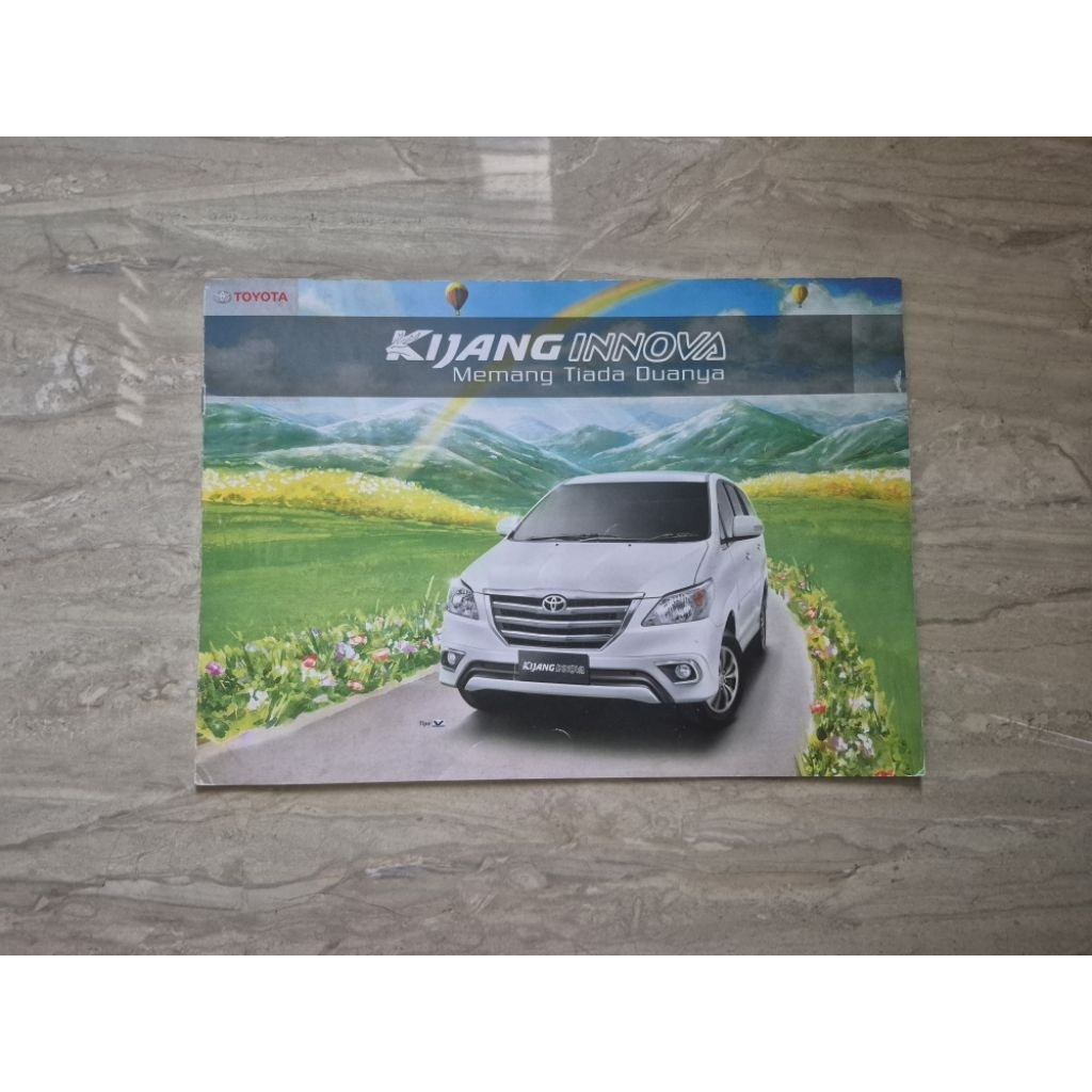 brosur katalog mobil toyota kijang innova 2014 booklet buku