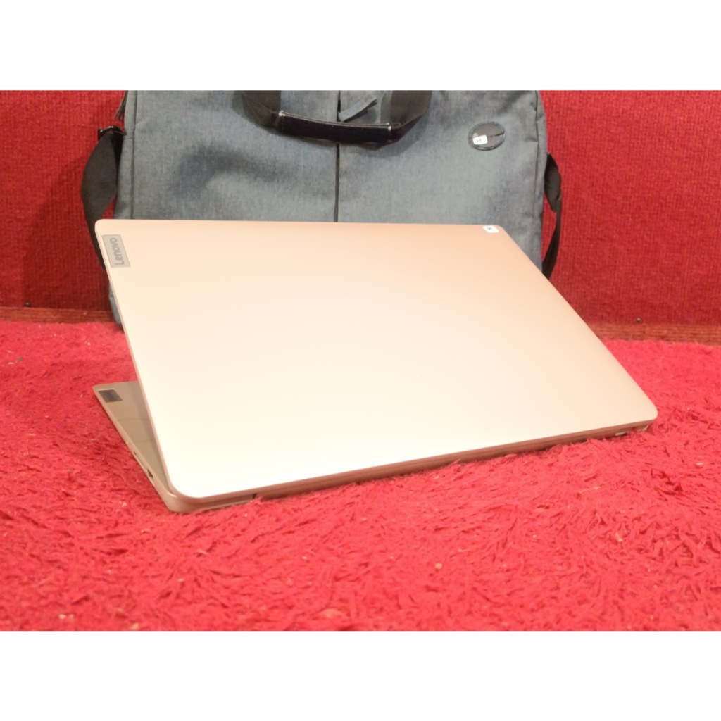 Laptop Gaming LENOVO IP1 14AMN7 Ryzen 3-7320U RAM 8GB VGA Radeon VRAM 2GB