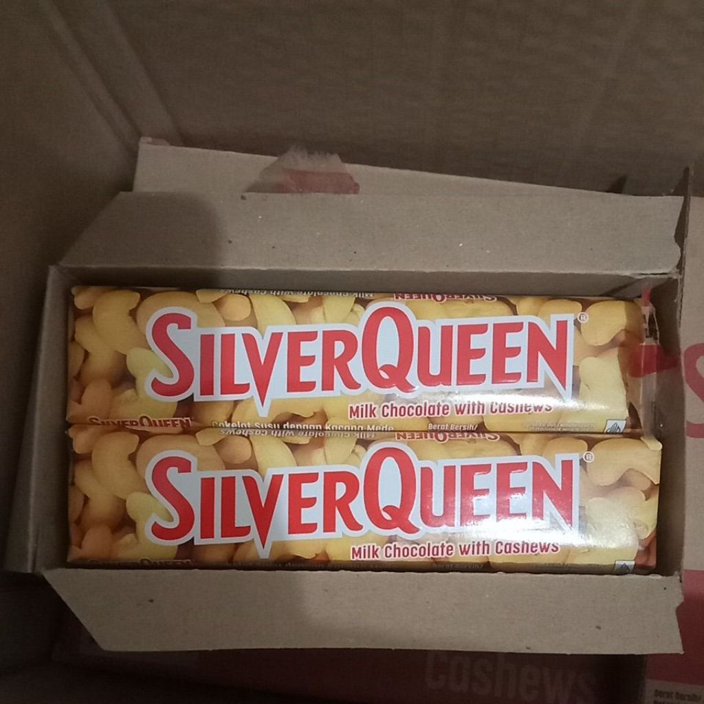 Coklat SilverQueen 1 box isi 10pcs mede chasew