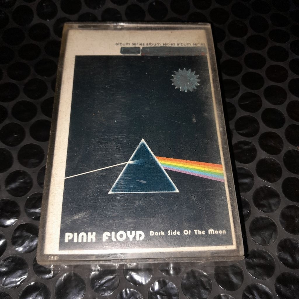kaset pita pink flyod dark side of the moon