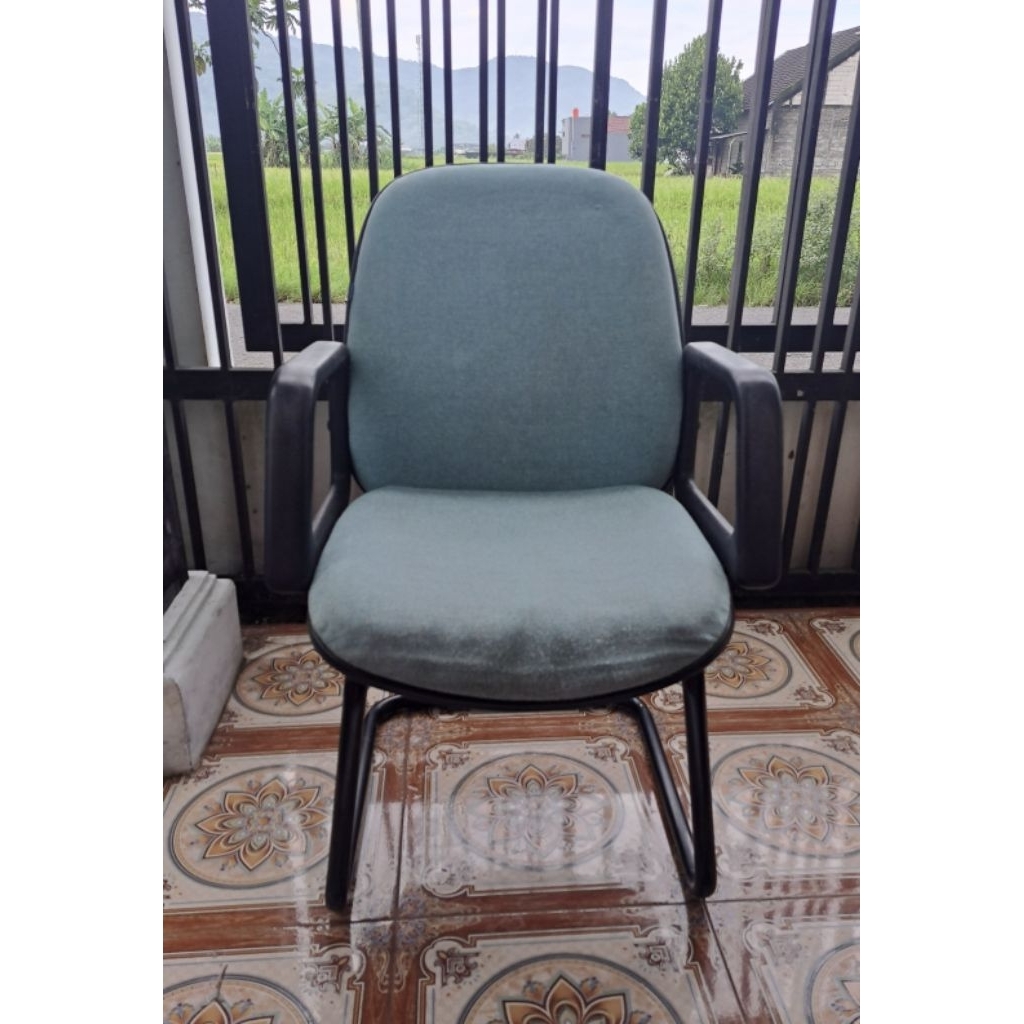 Kursi staff hadap kursi hadap indachi