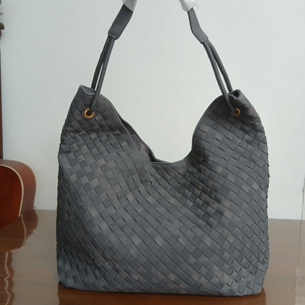 Tas Anyaman Tebal Cakep Kulitnya Kualitas Premium Model Sabit dari Madelyn Logo Rusa kd 210