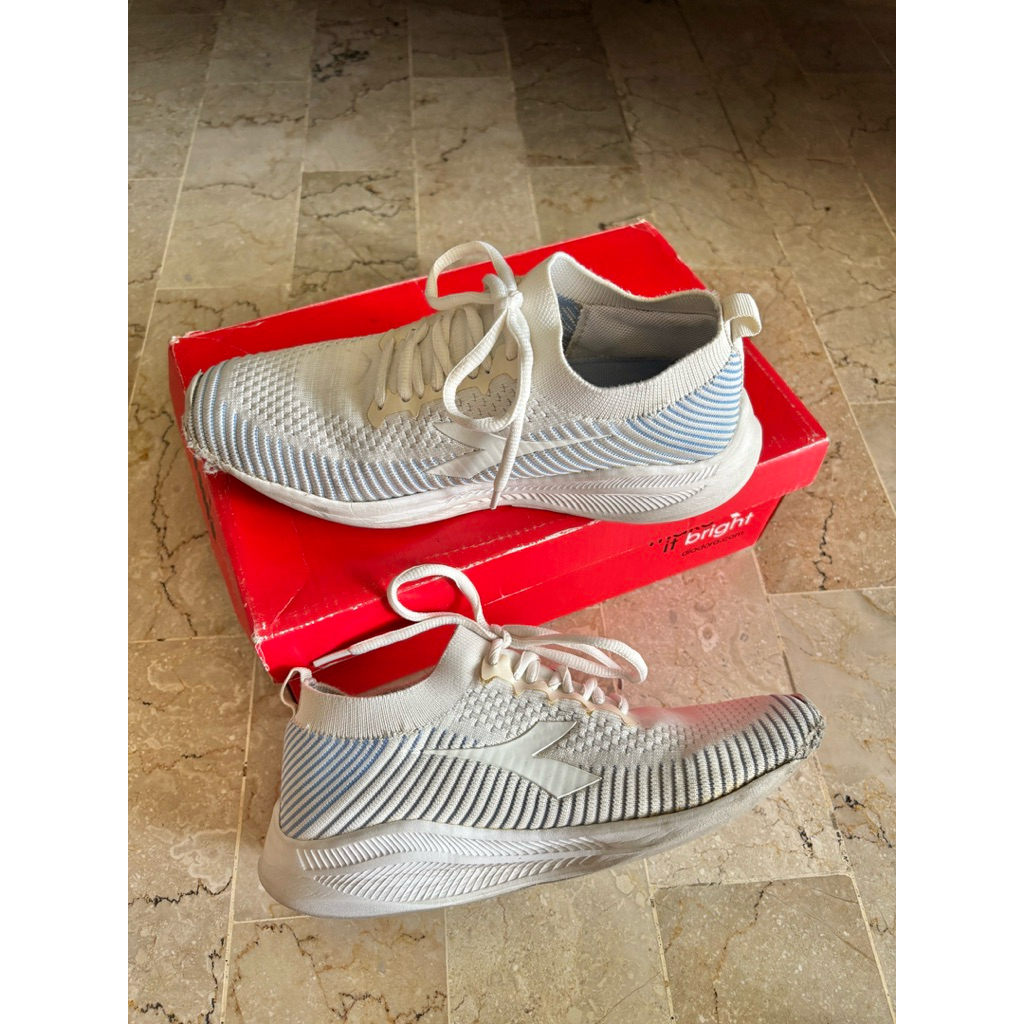 Diadora preloved sepatu running wanita size 38 sepatu olahraga