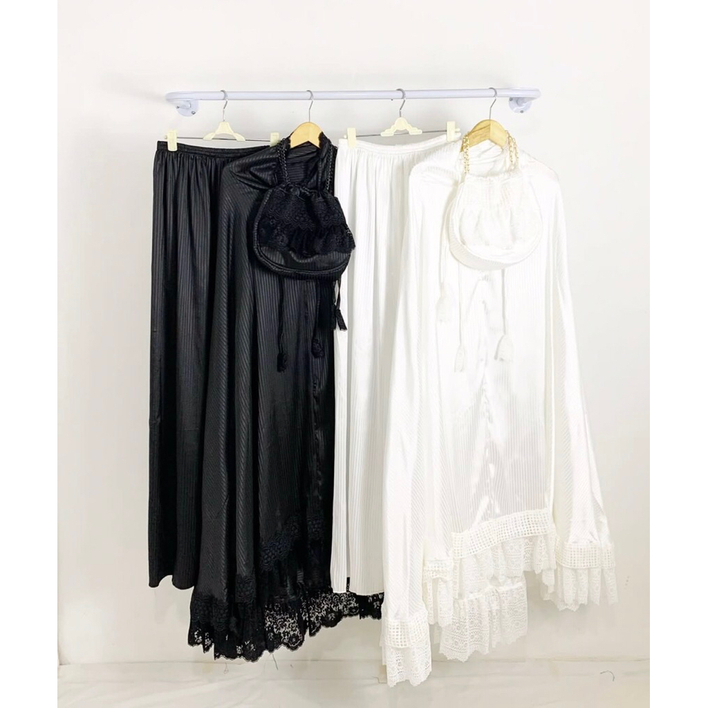 Shifa mukenah-mukenah hitam putih
