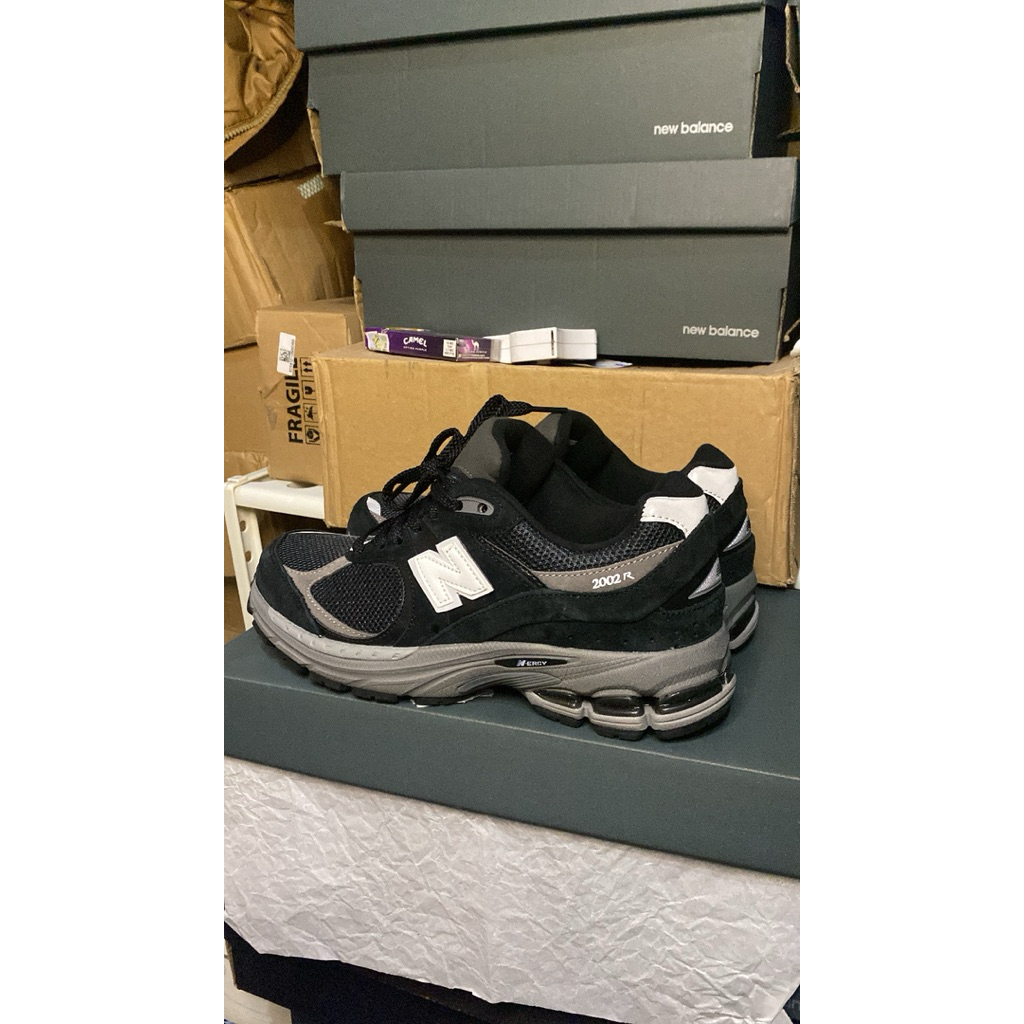 (SIZE 37) NB 2002R FULL BLACK