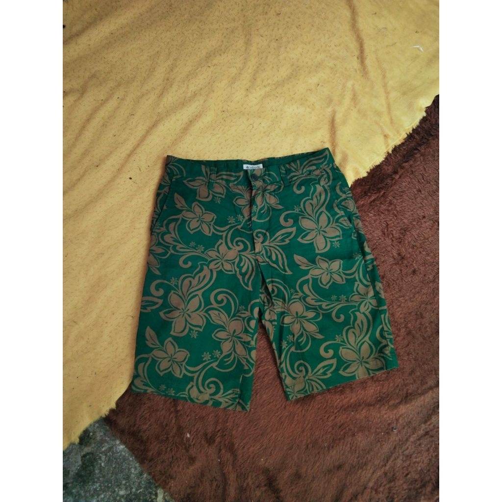 Celana pendek Uniqlo Second