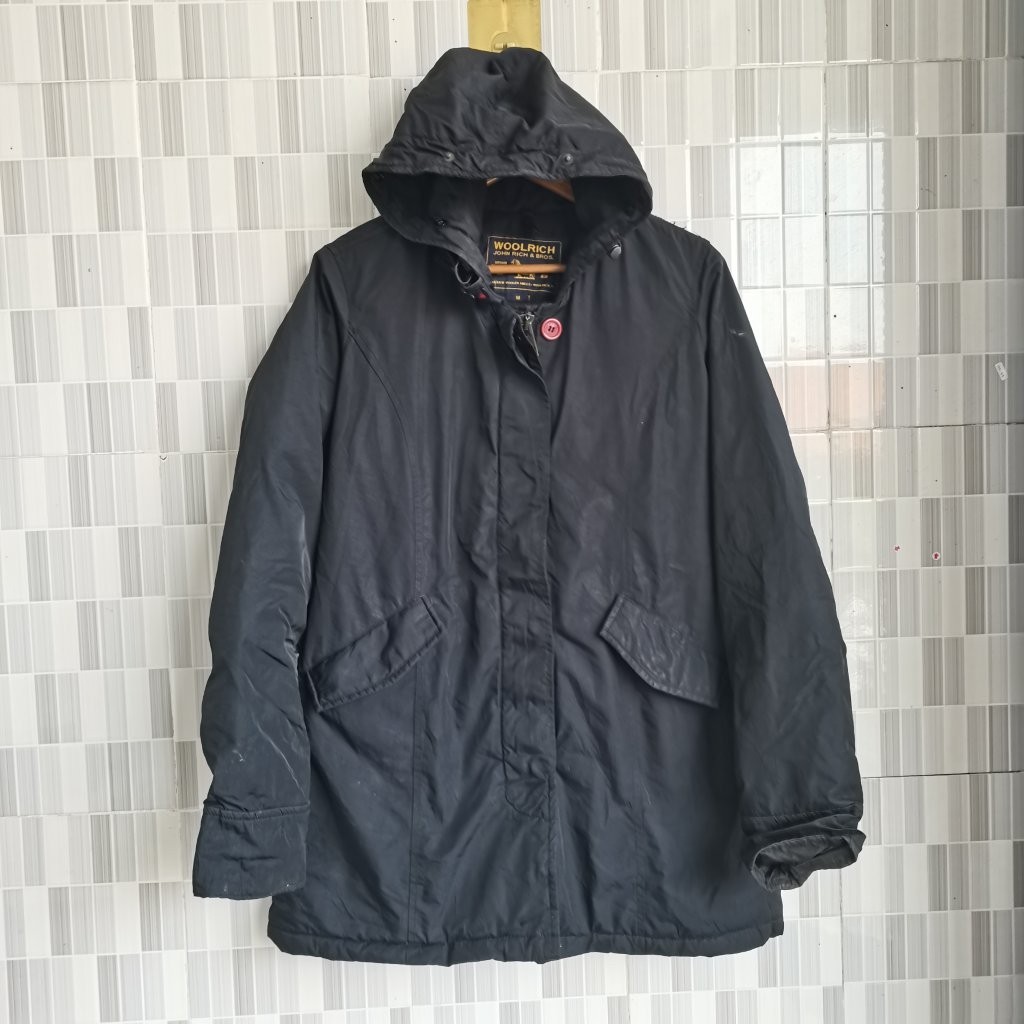 A677. JAKET PARKA WOOLRICH WARNA HITAM SIZE XL PRELOVED