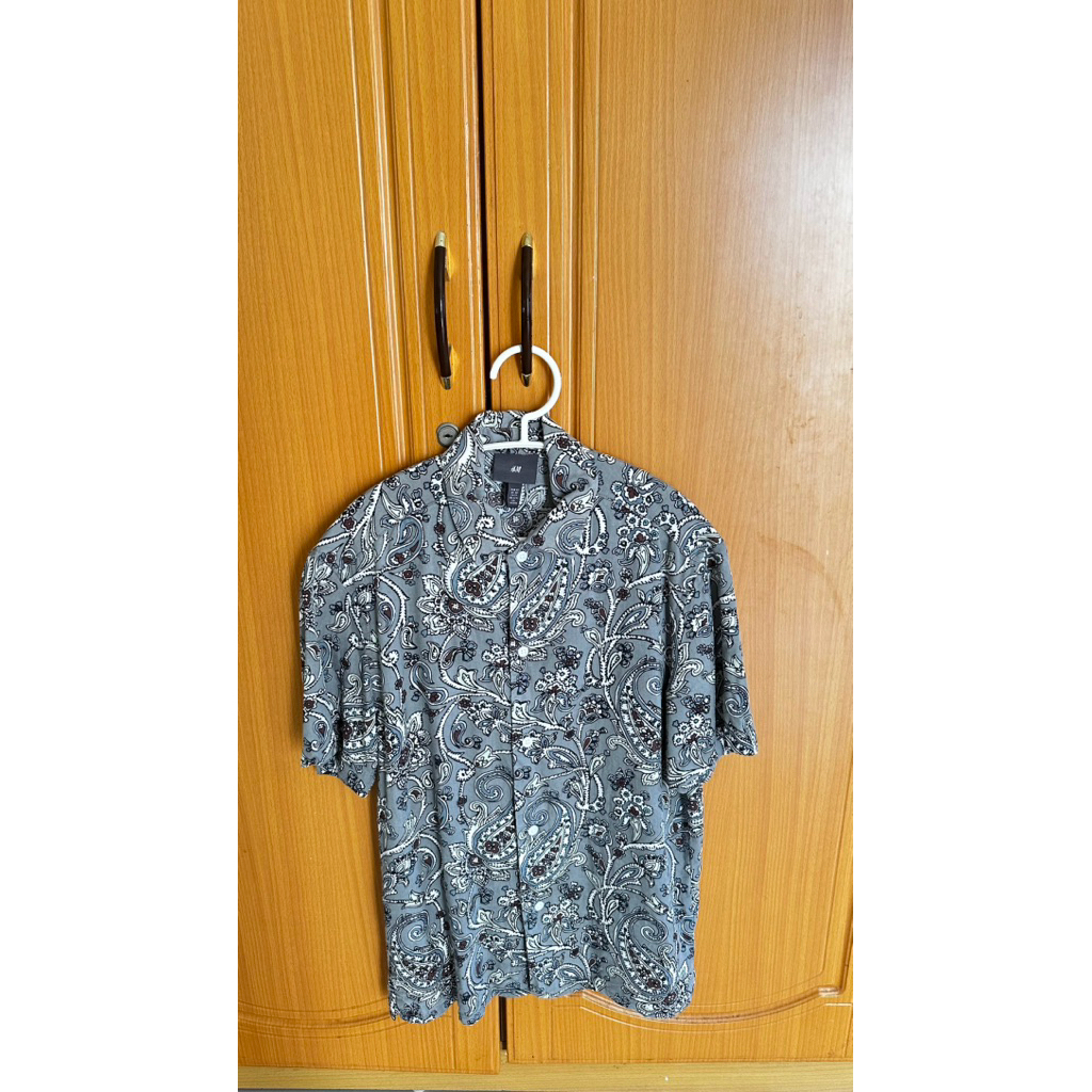 H&M Shirt Batik Pria Original Preloved