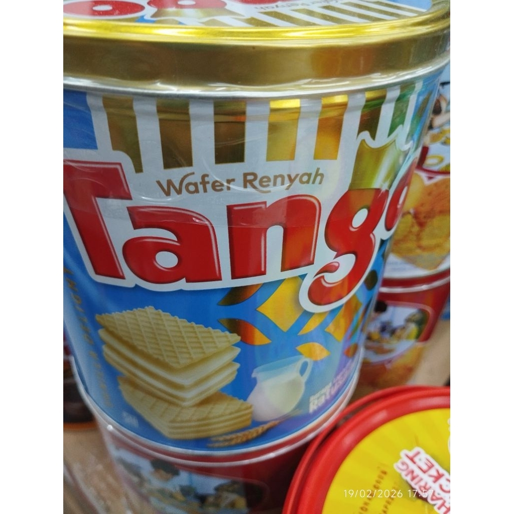 Tango wafer vanila kaleng
