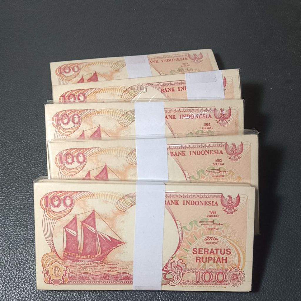 1 Gepok 100 Lembar uang kuno 100 pinisi tahun 1992