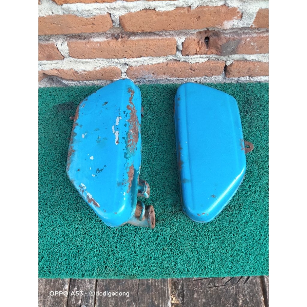 Tepong Tutup Box Aki Tempat Oli Samping Yamaha RS 100 S RS 125 Original