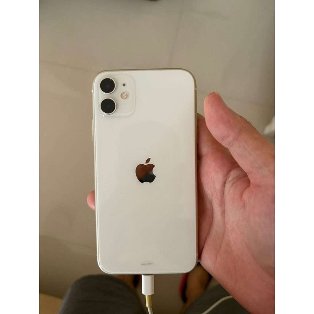 Iphone 11 Black White 128GB ibox Second Pribadi Apple Original Preloved Mulusss