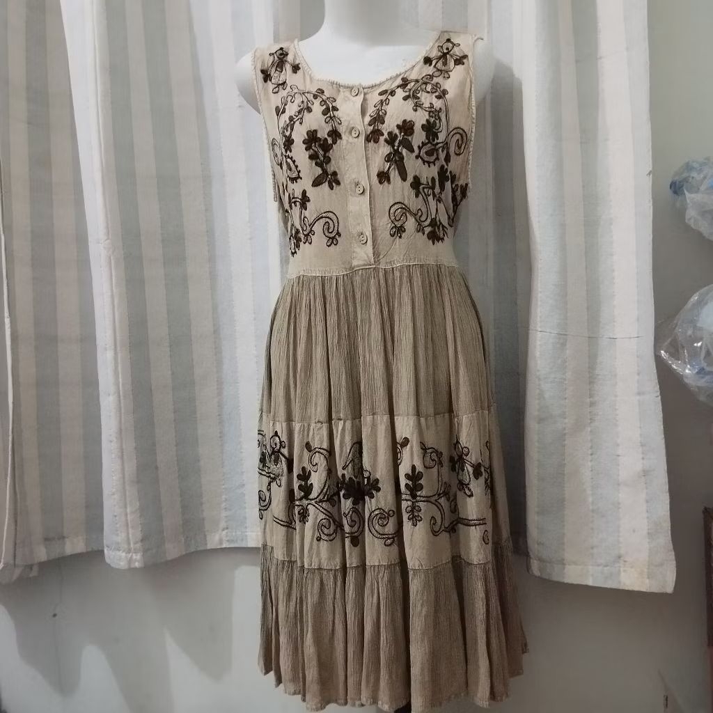 A02226 Preloved Dress Bohemian Coklat Muda Semi Suede Kombinasi Plisket Kecil, Ada Tali Belakang ( B