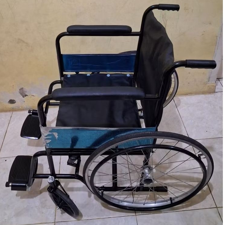 KURSI RODA STANDAR SEKEN MURAH kursi roda medis seken kondisi masih bagus.dan siap di pakai