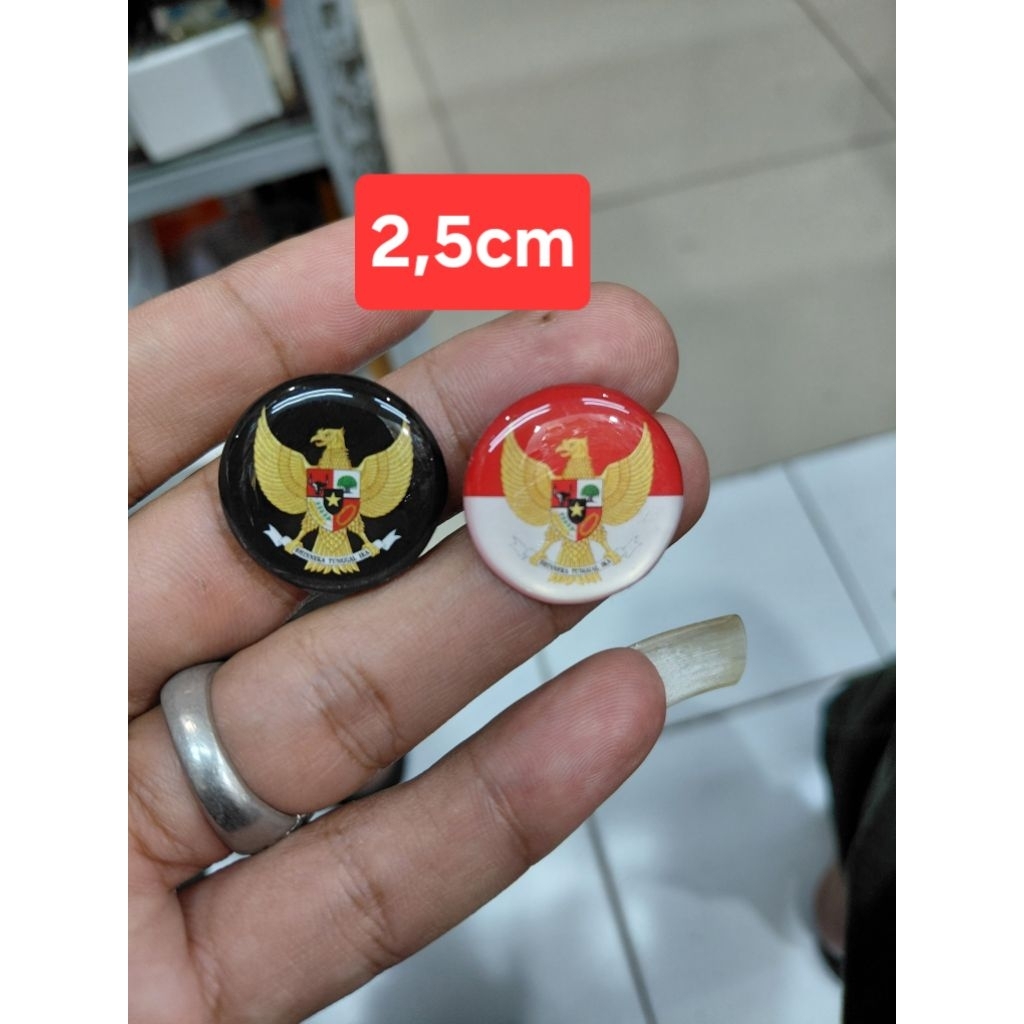 pin garuda bulat lapis resin 2,5cm