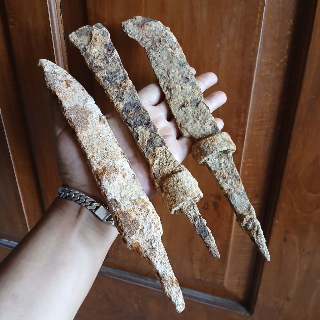 Koleksi Temuan Galian Tanah 3 Jenis Pusaka Tindih KaBudhan
