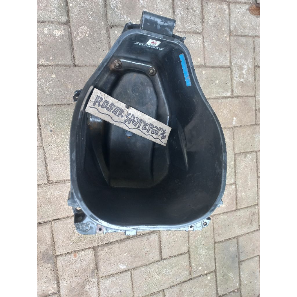 BOK HELM BOX LUGGAGE BAGASI JOK SCOOPY FI SCOPI FI 2014 2015 2016 KODE PART K16 SECOND ORIGINAL