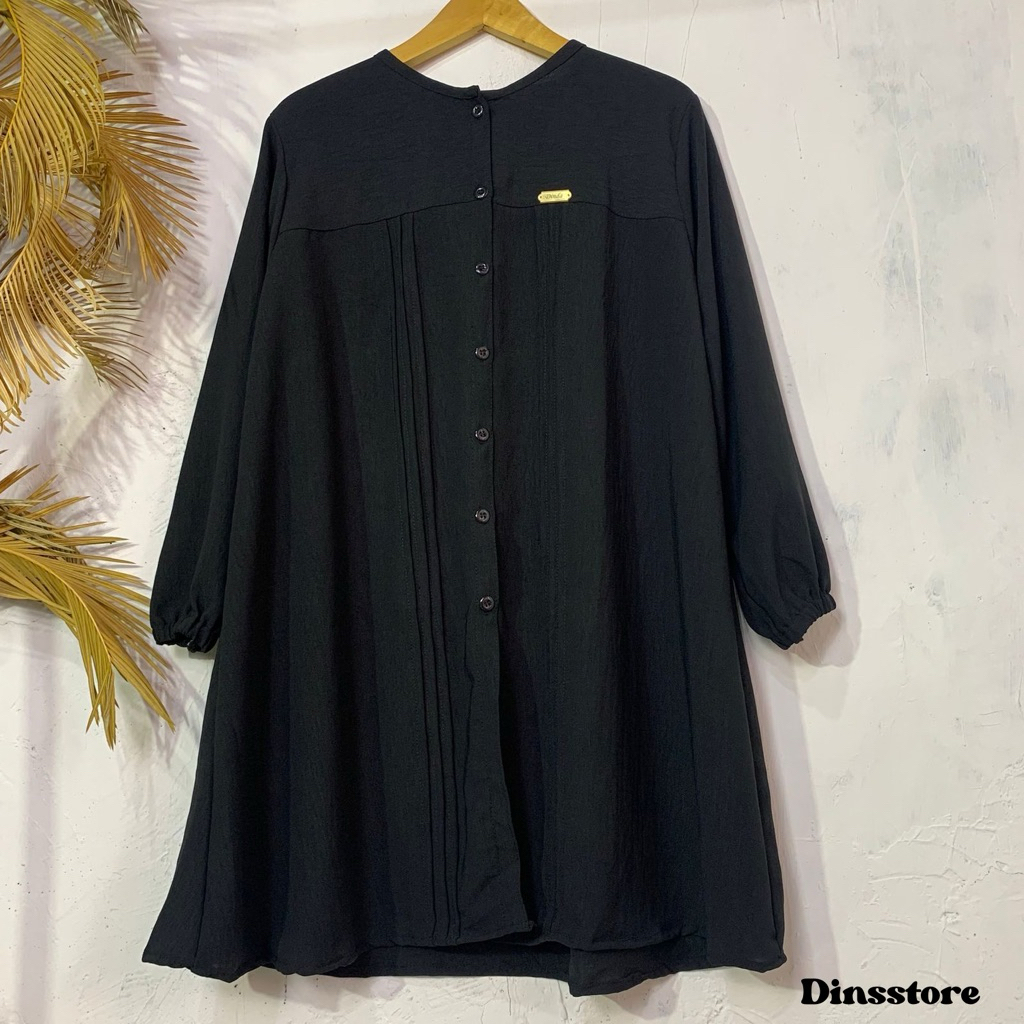 Tunik JUMBO premium warna hitam bahan crinkle Airflow model kancing aktif depan simple dan elegan