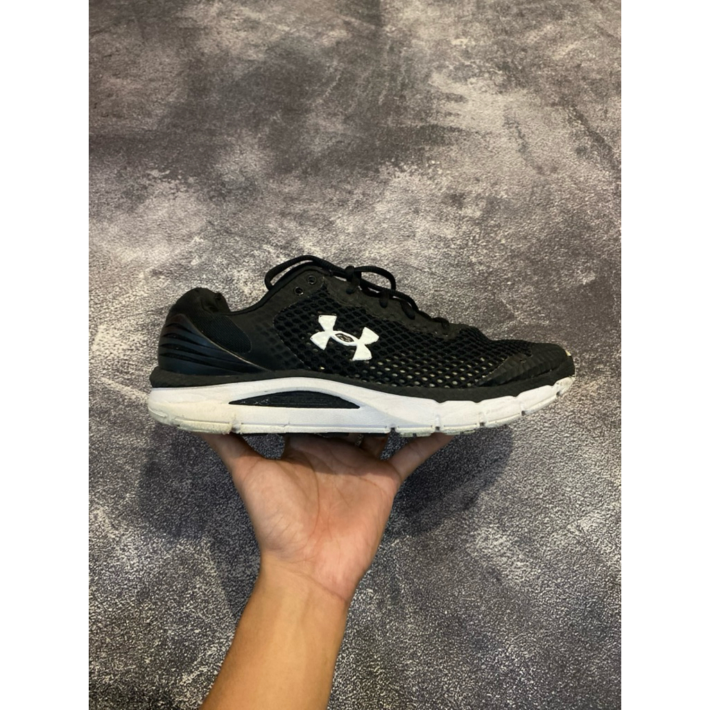 sepatu running under armor sz 42