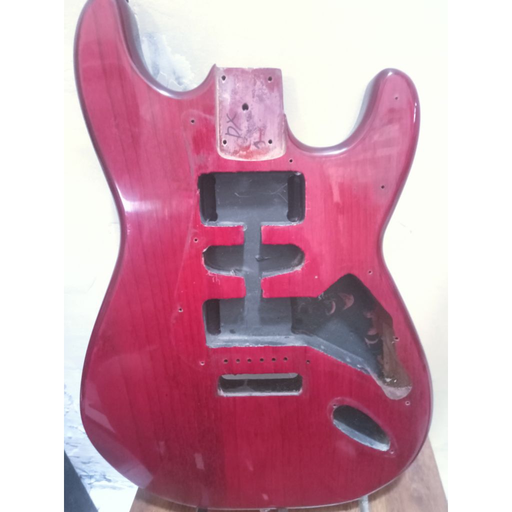 Body gitar fender stratocaster