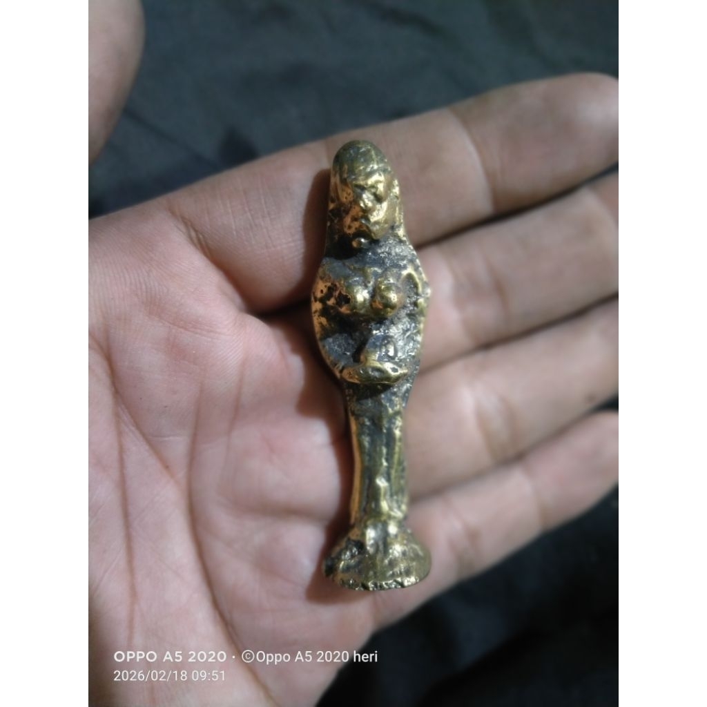 PAJANGAN HADIAH DEKORASI PATUNG PUTRI GOLEK KENCANA BAHAN ASLI KUNINGAN