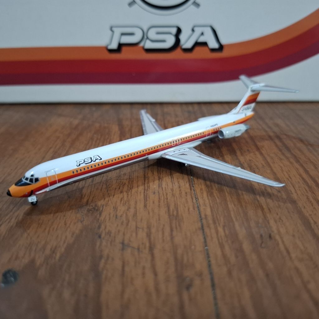 diecast pesawat Jet-X Pacific Southwest Airlines PSA McDonnel Douglas MD-80 1:400 Dragon Wings