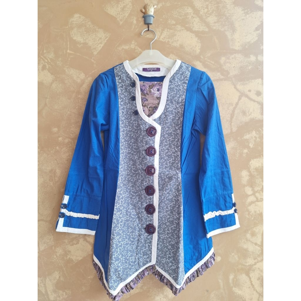 PRELOVED BLUS TUNEECA LIMITED ATASAN WANITA REMAJA DEWASA BAJU LEBARAN KONDANGAN ACARA KANTOR RESMI 