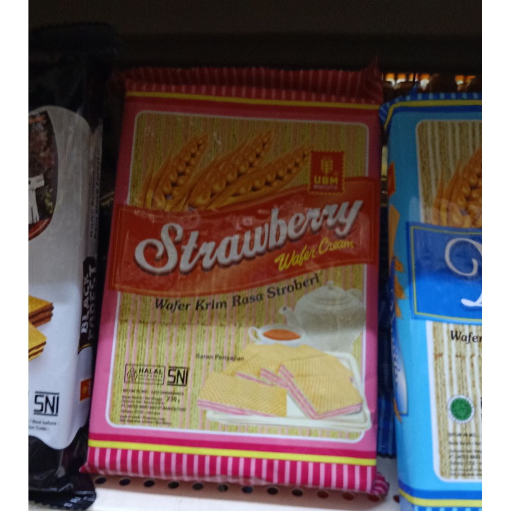 UBM wafer cream strawberry 230g