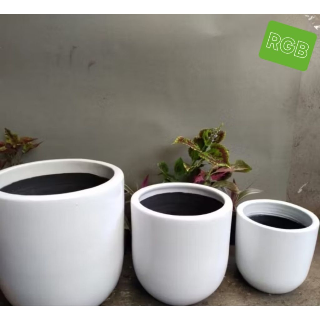 Pot Gerabah Cat Duco Putih / Hitam, Pot Tanah Liat, Pot Kapsul. RGB.