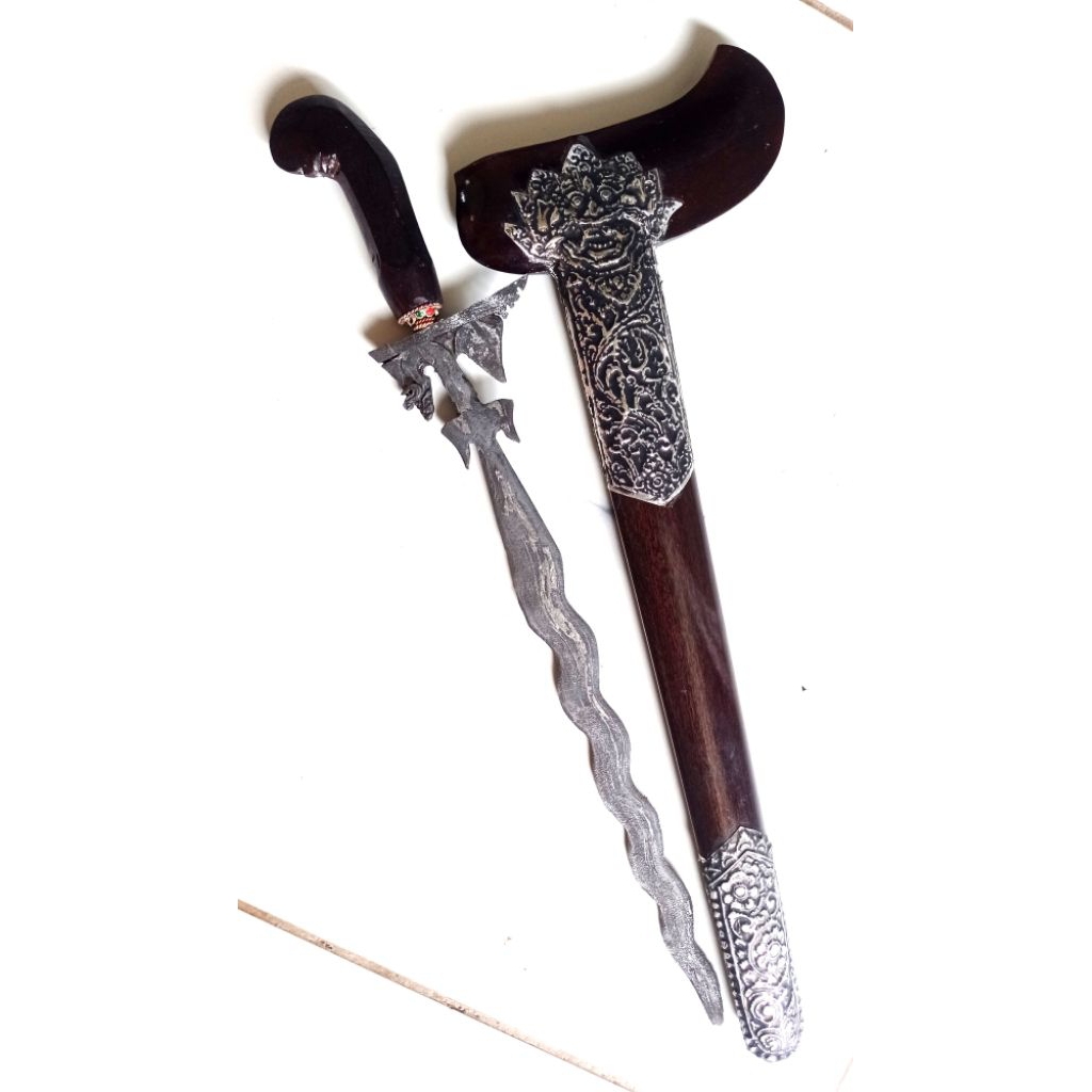 keris nogo siluman pamor kulit semangka