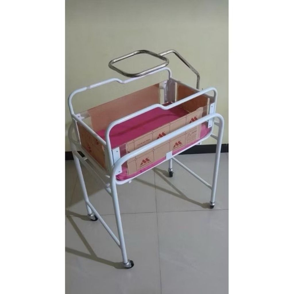 tempat tidur bayi bok bayi